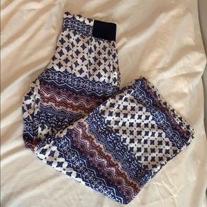 Loose pattern pants